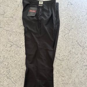 Men’s Haggar gabardine, wrinkle, free, double pleat, cuffed dress pants. Brown